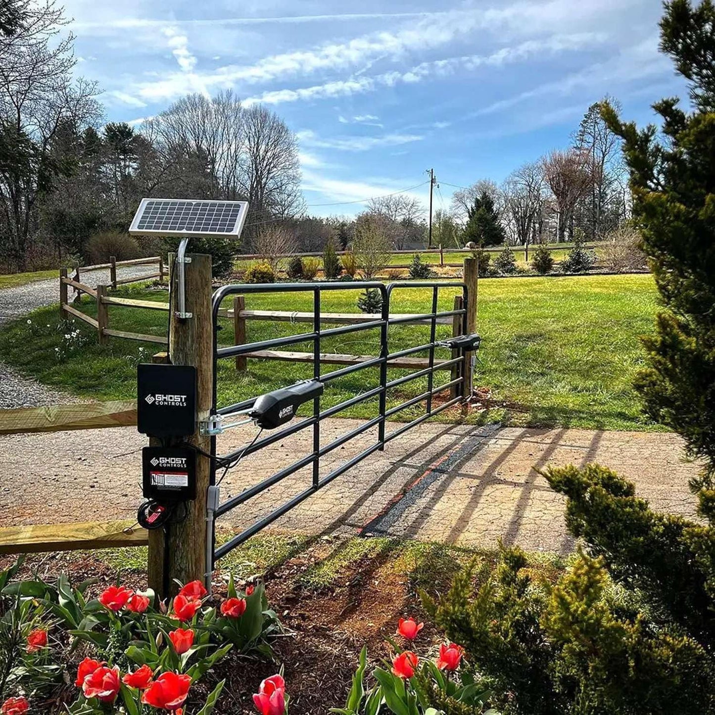 GC GHOST CONTROLS Solar Heavy-Duty Automatic Gate Opener Kit for Driveway Swing Gates with Long-Range Solar Gate Opener Remote - Model TSS1XP