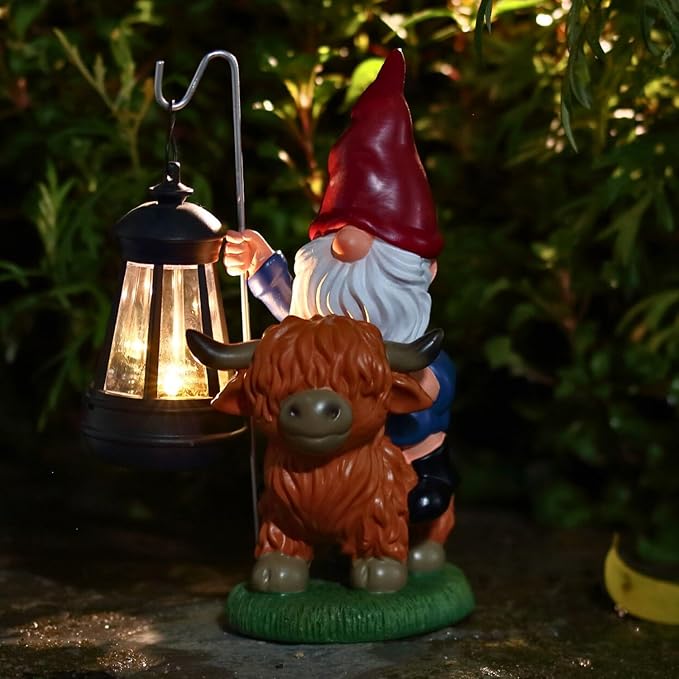 Garden Gnomes Outdoor, Highland Cow Decor, Gnomes Cow Decor for Outside, Gnomes Decorations for Yard, Gnome Garden Decor with Solar Lights, Outdoor Solar Garden Statues, Gnomes Gifts(Red Hat)