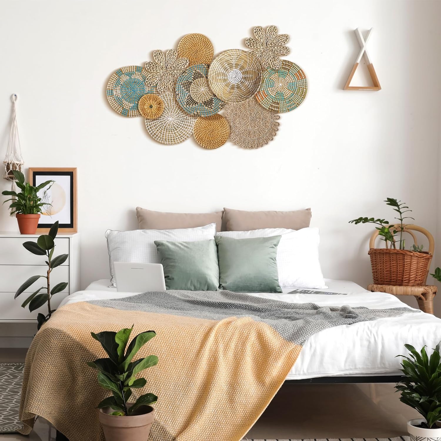 Xuhal 11 Pcs Boho Hanging Wall Basket Decor Handmade Woven Basket Wall Decorative Boho Wicker Baskets Placemats Round Farmhouse Bulrush Art for Rustic Home Decorations Christmas Gift(Bright)