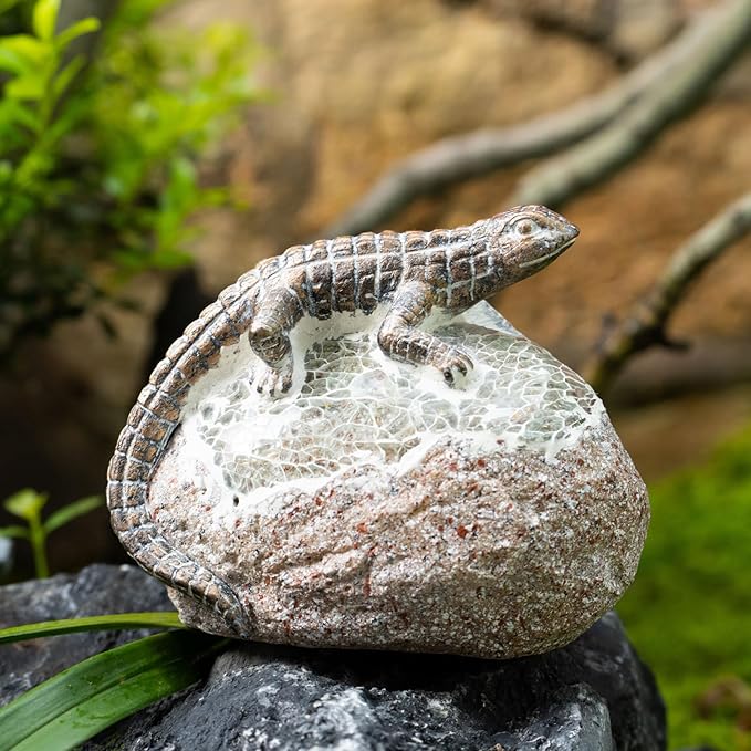Garden Statue Lizard,Solar Lizard Decor for Outdoor,Resin Lizards Figurine with Solar Light for Patio,Balcony,Yard,Lawn Ornament,Perfect Garden Gift